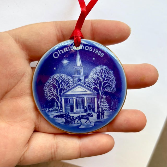 Bing & Grondahl Vintage Bing & Grøndahl Ornament “New England" 1989 From the "Christmas in America" Limited Edition -Porcelain Blue and White For Sale - Image 4 of 10