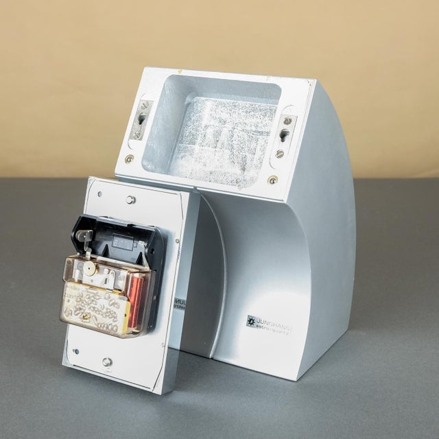 Astro-Quartz Table Clock from Junghans, 1970s For Sale - Image 16 of 17