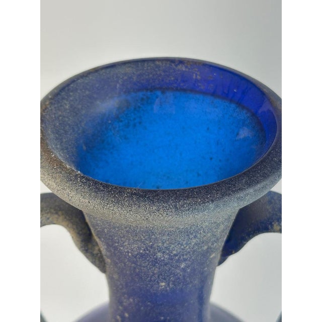 Murano Cobalt Blue Glass Amphora Vase in Scavo Finish by Seguso, Italy, 1970s For Sale - Image 4 of 10