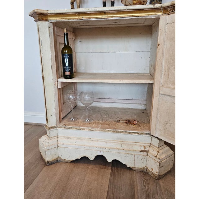 Antique Italian Painted White Parcel Gilt Single Door Cabinet For Sale In Dallas - Image 6 of 12