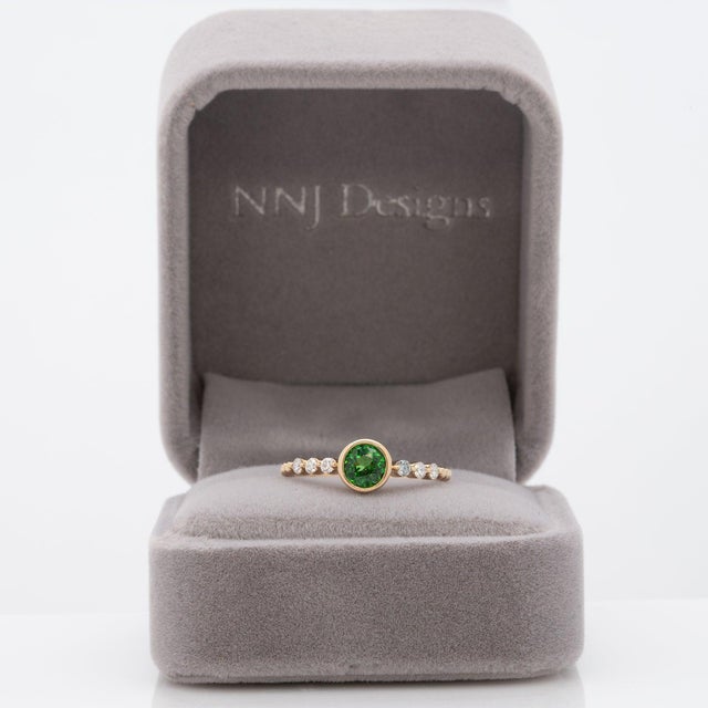 Modern Tsavorite Garnet Ring With Earth-Mined Diamond Accents in Solid 14k Gold, Size 6.75 For Sale - Image 3 of 9