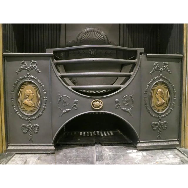 Large English Register Grate in Brass and Cast Iron, 1900 For Sale - Image 4 of 5