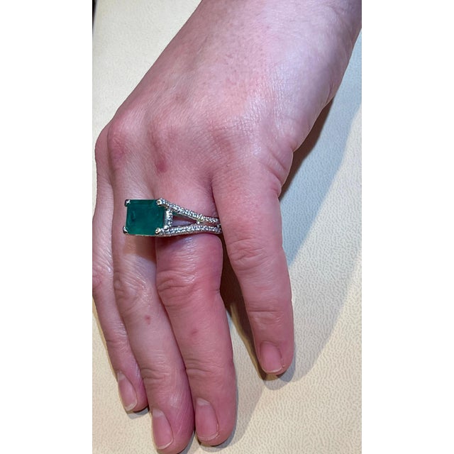 8.5 Carat Emerald Cut Emerald and 4 Ct Diamond Ring Platinum, Estate 6.5 Unisex For Sale - Image 10 of 18