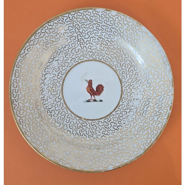 English Early 19th Century Set of Seven Chamberlain Worcester Gilt Porcelain Plates With Rooster Motif For Sale - Image 3 of 16