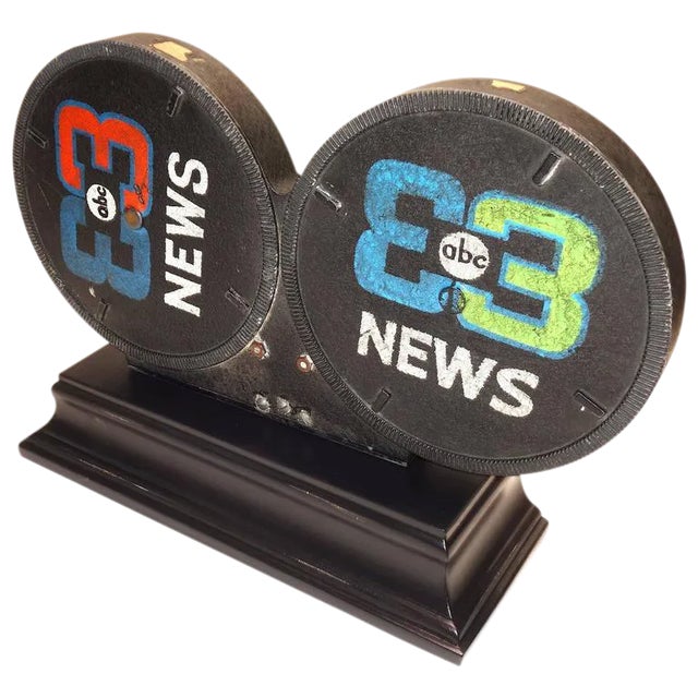 Hollywood Regency 1950s Historic Sculptural Decorative Display Mitchell Motion Picture Tv News Film Mounted for Decor Display For Sale - Image 3 of 7