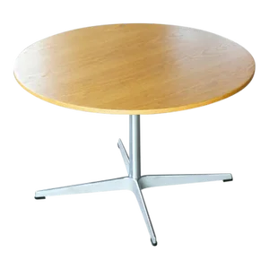 Arne Jacobsen Round Coffee Table in Oak Coffee Table Danish Mid-Century