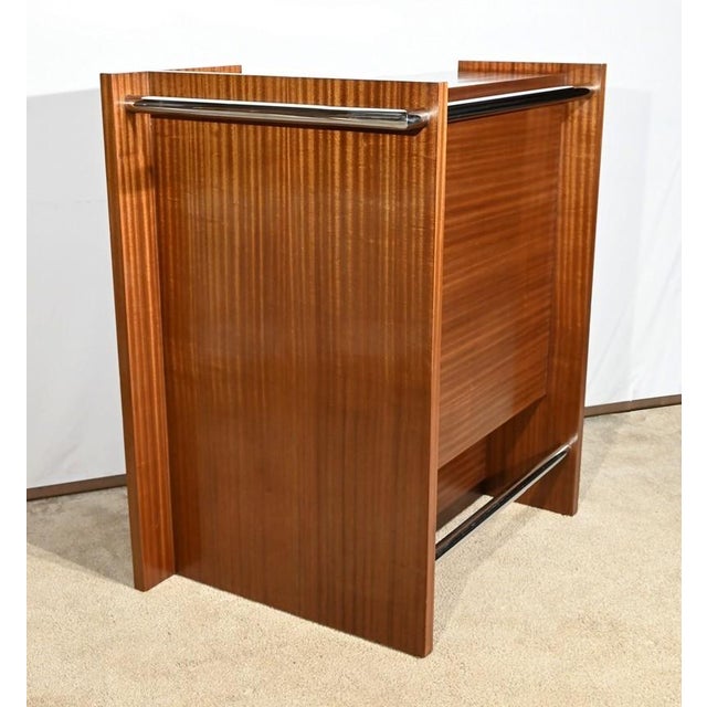 This double-sided, square-shaped bar unit in sapele mahogany veneer features a wire veneer panel embellished with two...