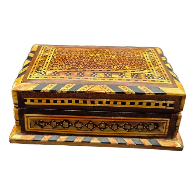 Vintage 1980s Moroccan Marquetry Mother of Pearl Trinket Jewelry Table Box For Sale
