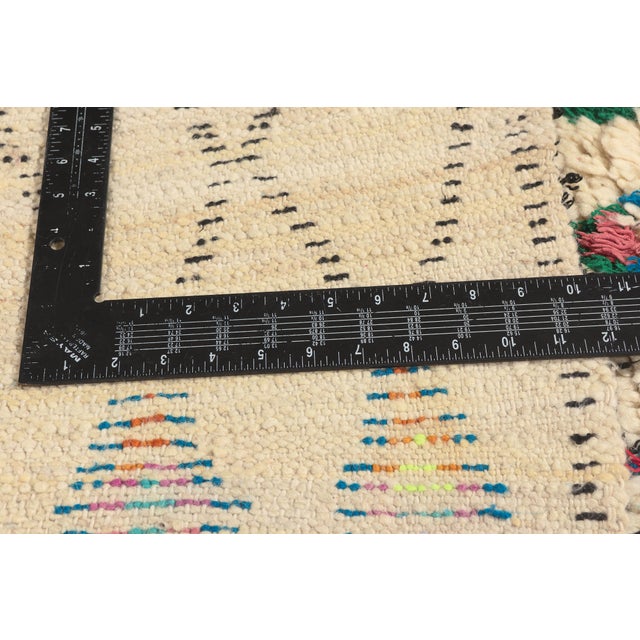 Textile Vintage Azilal Moroccan Rug, 02'08 X 05'00 For Sale - Image 7 of 10