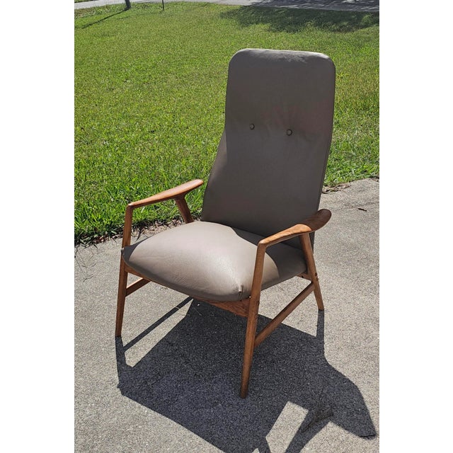 Alf Svensson for Fritz Hansen Original Lounge Chair Danish Mid Century Modern circa 1960's original Newly reupholstered in...