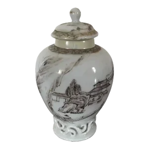 18th Century Chinese Export Porcelain Urn