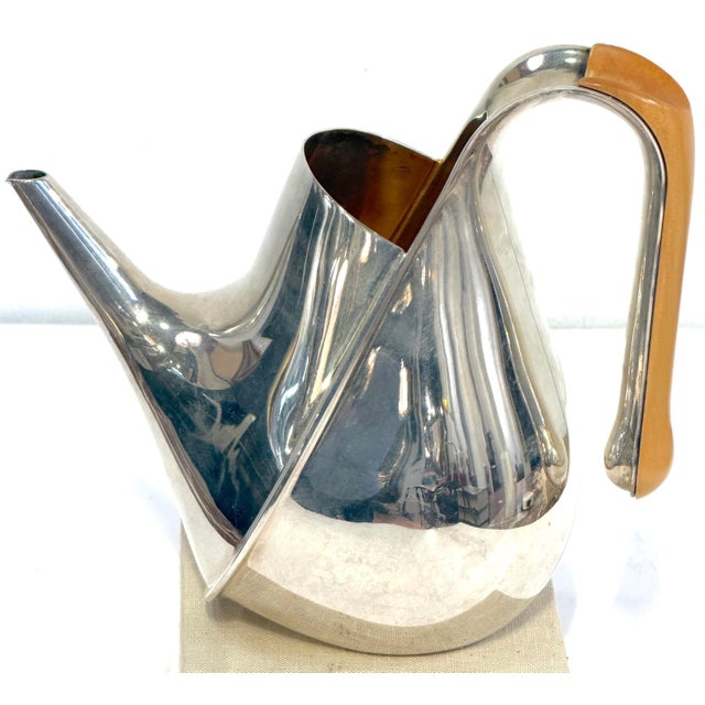 Modern Oscar Tusquets for Alessi Sculptural Silverplate Teapot or Pitcher, 1983 For Sale - Image 3 of 9