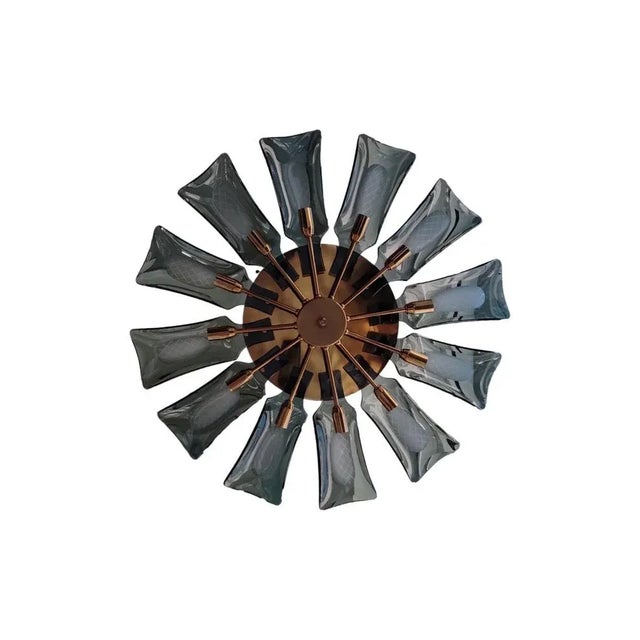 Wonderful crystal and brass chandelier with an Italian style of the 1950s. Consisting of 12 bulbs and 12 petals (given the...