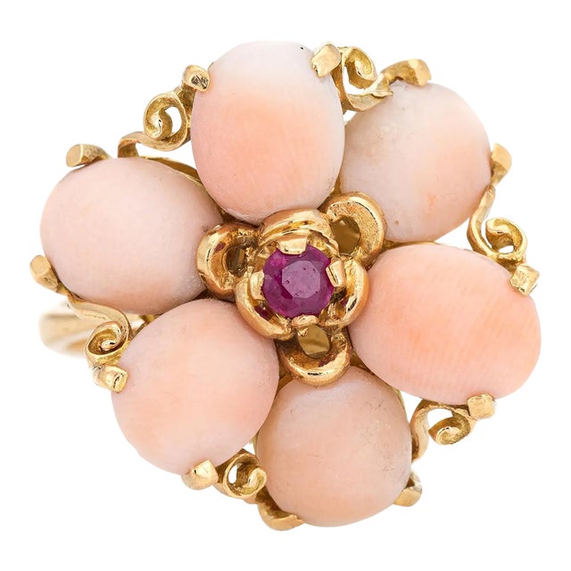 Angel Skin Coral Ruby Ring 1970s Vintage 18 Karat Yellow Gold Flower Jewellery size 5.5 For Sale