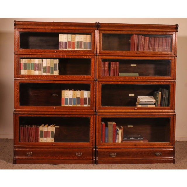 Elegant pair of late 19th-early 20th century oak Globe Wernicke London bookcases - England A lovely pair of bookcases...