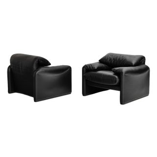 Maralunga Lounge Chairs by Vico Magistretti for Cassina, 1970s, Set of 2 For Sale