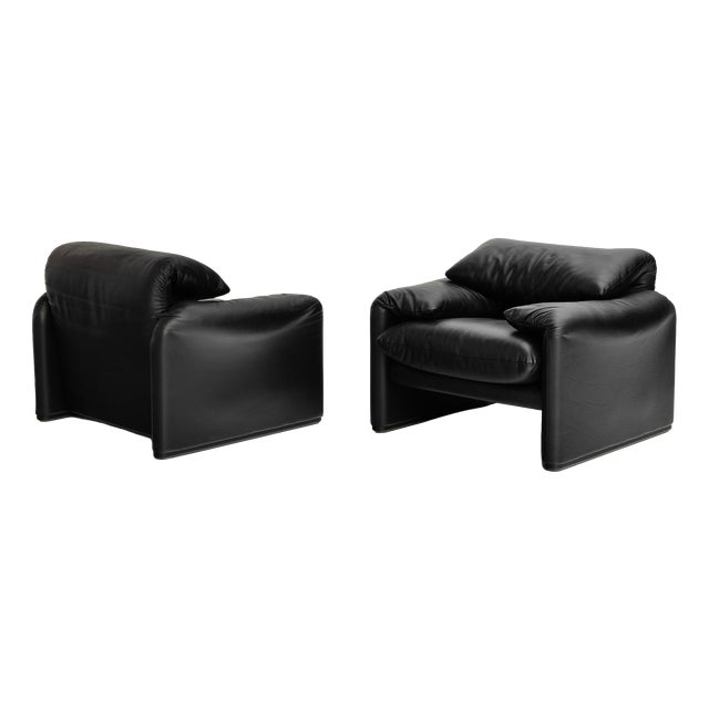 Maralunga Lounge Chairs by Vico Magistretti for Cassina, 1970s, Set of 2 For Sale