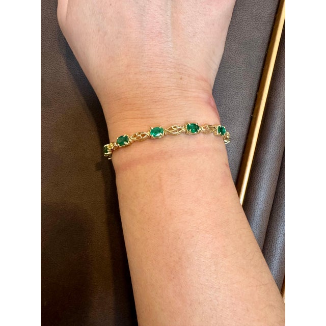 5.5 Ct Natural Emerald & Diamond Cocktail Tennis Bracelet 14 Karat Yellow Gold For Sale - Image 11 of 18