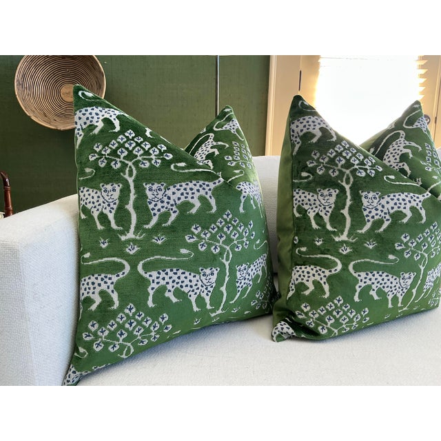 Schumacher Schumacher Woodland Leopard Velvet in Emerald 22" Down-Filled Pillows - a Pair For Sale - Image 4 of 5