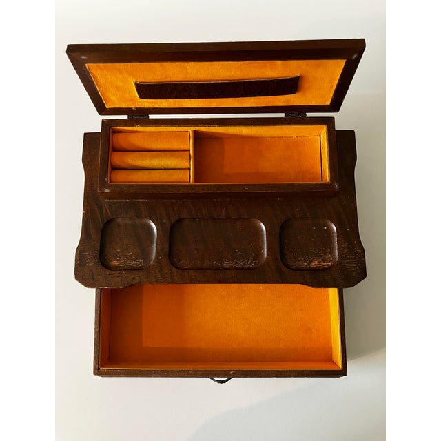 20th C. Mid-Century Modern Wooden Valet Jewelry Box With Woven Cane Top & Drawer For Sale - Image 11 of 18