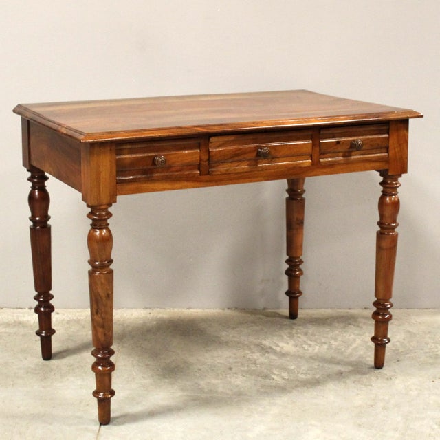 Coffee table - writing desk Solid walnut, with 3 drawers Late 19th century Dimensions: width 100 cm, depth 61 cm, height...