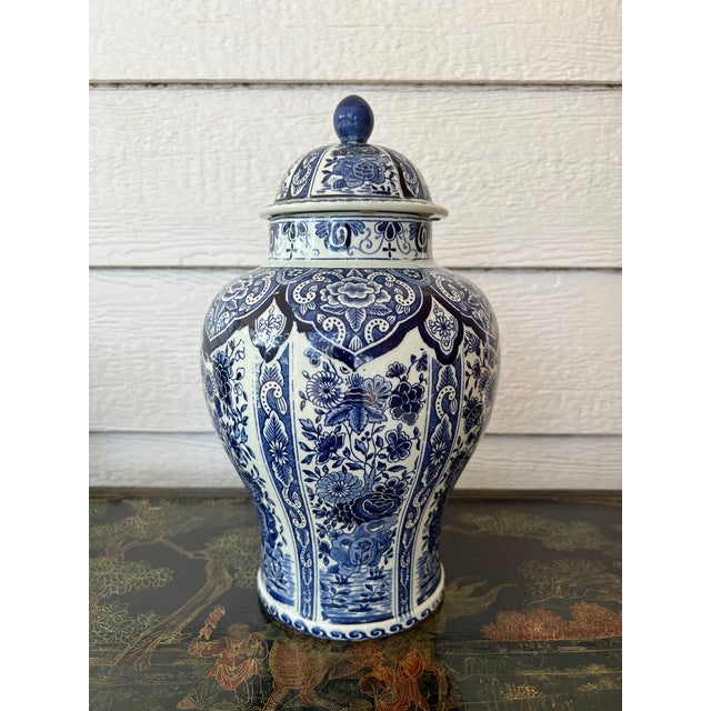 Vintage Large Delft Ginger Jar Vase Blue & White Floral Royal Sphinx Lidded Urn For Sale In Dallas - Image 6 of 18