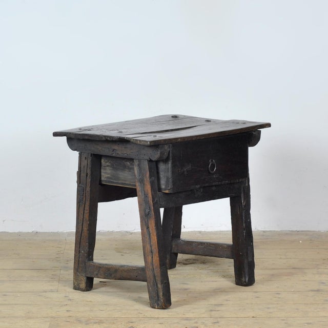 This authentic Spanish table, crafted from solid oak, dates from the 18th century and is a particularly fine example of...