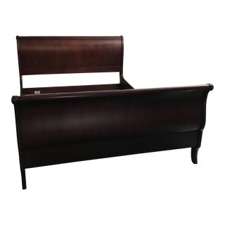 Late 20th Century Ethan Allen Queen Sleigh Bed For Sale