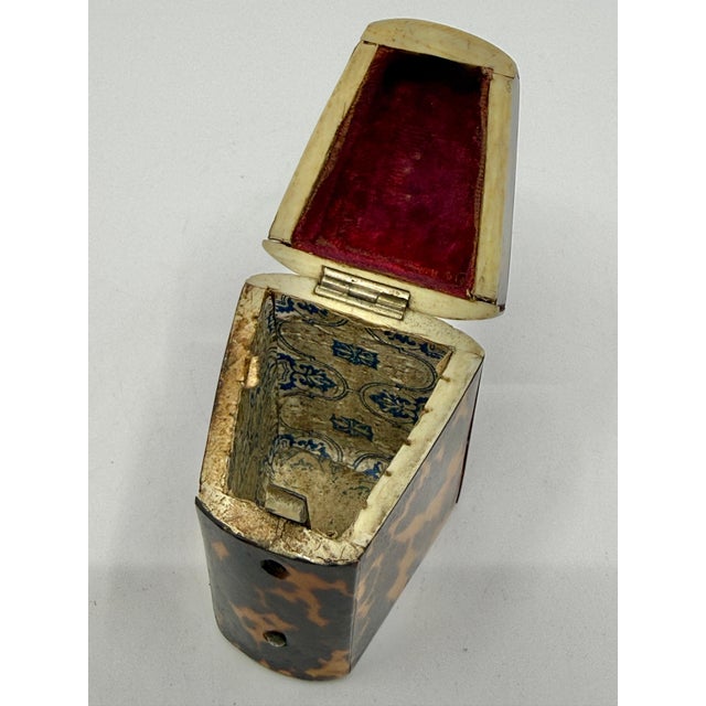 Bone 19th Century Pair of Victorian Horn Travel Perfume Boxes For Sale - Image 7 of 18