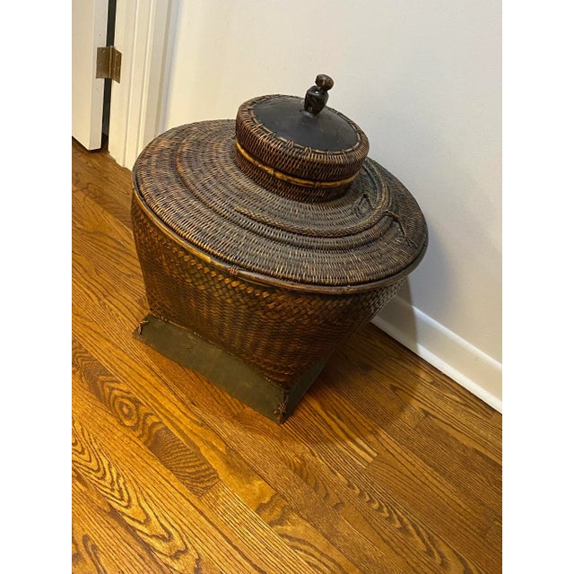 Vintage 19th Century Asian Woven Rattan Bamboo Storage Basket W/Lid and Monkey Detail For Sale In Chicago - Image 6 of 10