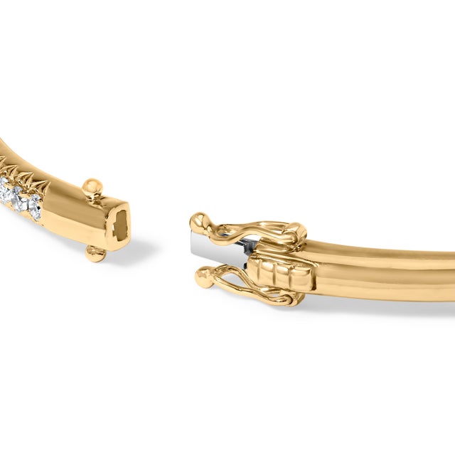 Early 21st Century 14K Yellow Gold 1.00 Cttw Half Eternity Diamond Bangle Bracelet (G-H Color, SI2-I1 Clarity) - 7" Inches For Sale - Image 5 of 6