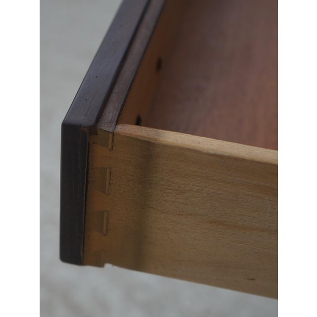 1980s Pair of Drexel Heritage Mahogany Chippendale Style Nightstands For Sale - Image 5 of 18