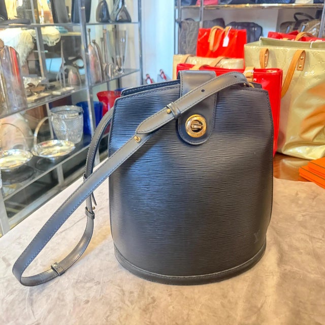 1995 Vintage Louis Vuitton Black Epi Leather Cluny Shoulder Bag For Sale - Image 12 of 17