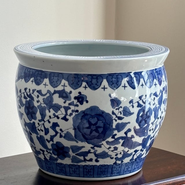 Offering a lovely Chinoiserie fishbowl-style blue & white porcelain planter from the 1980s. Gorgeous hand painted detail...