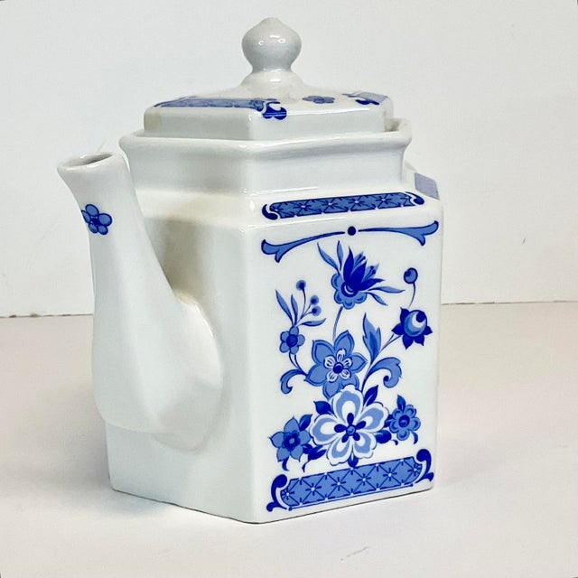 Ceramic Vintage Italian Tuscany Style Blue & White Botanical Design Porcelain Tea Pot. For Sale - Image 7 of 11