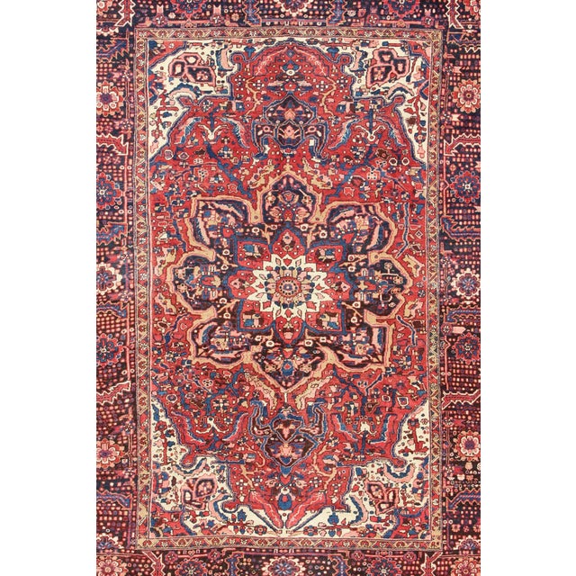 Traditional 1950s Semi-Vintage Heriz Rug- 9′6″ × 13′3″ For Sale - Image 3 of 13