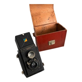 Vintage Voigtländer Brillant Twin Lens Box Camera W/ Original Leather Case – Germany C. 1938–1948 For Sale