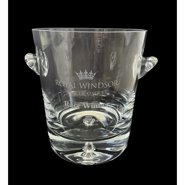 The ROYAL WINDSOR RACECOURSE Champagne Chiller Ice Bucket is a stylish and practical addition to any barware collection....