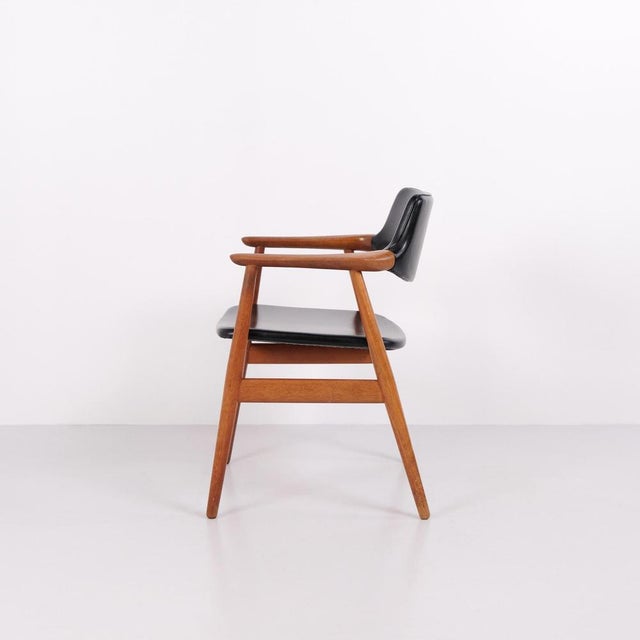 1960s Model GM11 Dining Chairs in Teak & Black Leather attributed to Svend Aage Eriksen for Glostrup, 1960s, Set of 6 For Sale - Image 5 of 14