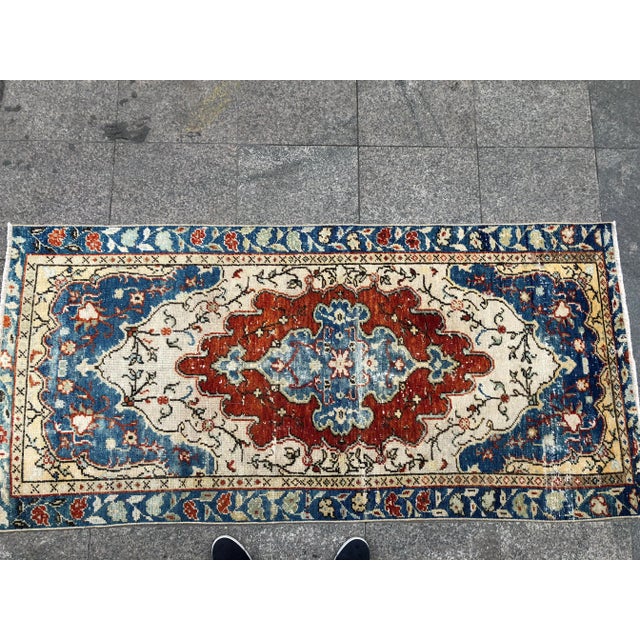 Turkish 1960s Turkish Oushak Wool Rug For Sale - Image 3 of 10