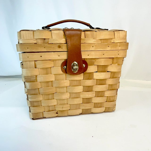 1980s Vintage Boho Chic Coastal Arts & Crafts Woven Maple Slat Wine Picnic Basket For Sale - Image 6 of 8