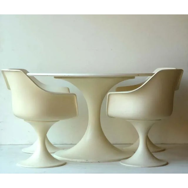 White fiberglass Laquared wood Top table table 77h / diam 120 cm This piece has an attribution mark, I am sure that it is...