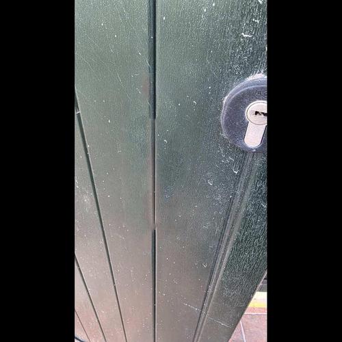 - Light for installation (cm): 120 x 208 h - Width of large leaf: 87 cm - Width of small leaf: 35 cm - Functional lock...