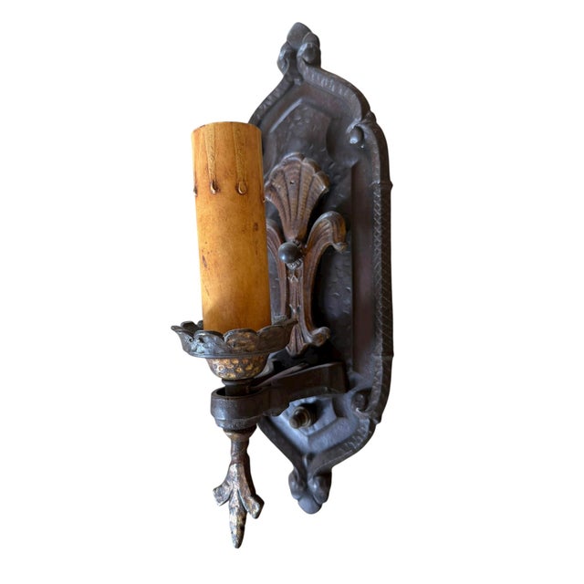1920s 1920s Set of Three Tudor Style Fleur De Lis Bronze Wall Sconces For Sale - Image 5 of 5