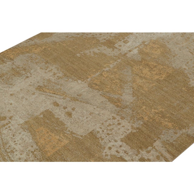 This contemporary 8x10 abstract rug is a bold new addition to the Homage Collection by Rug & Kilim. Hand-knotted in wool,...