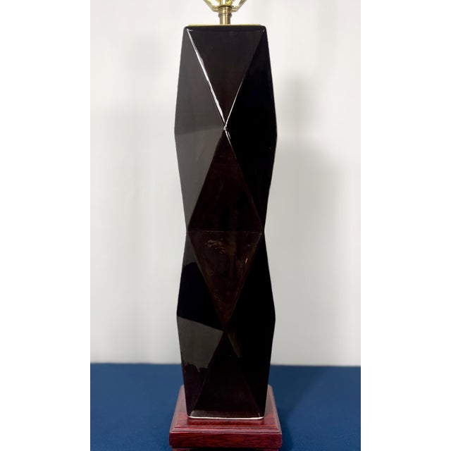 Postmodern 1980s Postmodern Faceted Geometric Ceramic Sculptural Table Lamp For Sale - Image 3 of 9