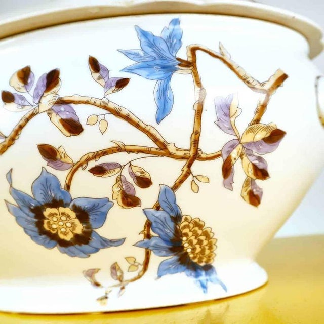 Discover this refined tureen from ginori, crafted from fine porcelain. Featuring a delicate floral decoration in blue and...