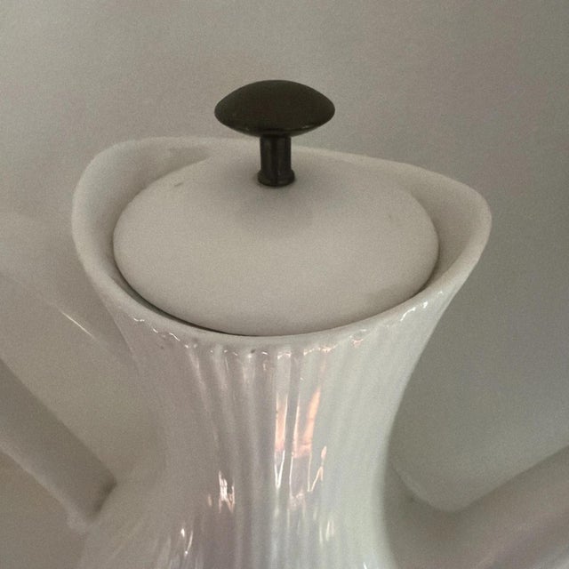 Mid-Century Modern Vintage Ernest Sohn Creation Cream Ribbed Coffee Tea Pot With Locking Lid For Sale - Image 3 of 7