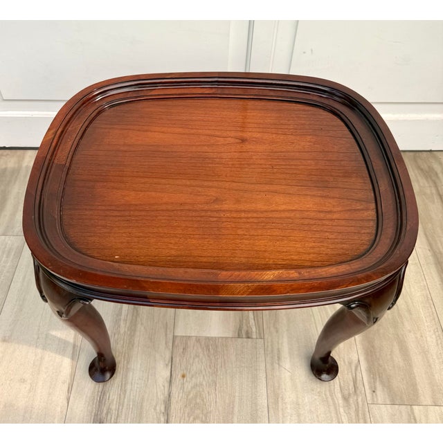 Mid-Century Queen Anne Style Mahogany Side Table With Engraved Brass Tray For Sale - Image 11 of 18