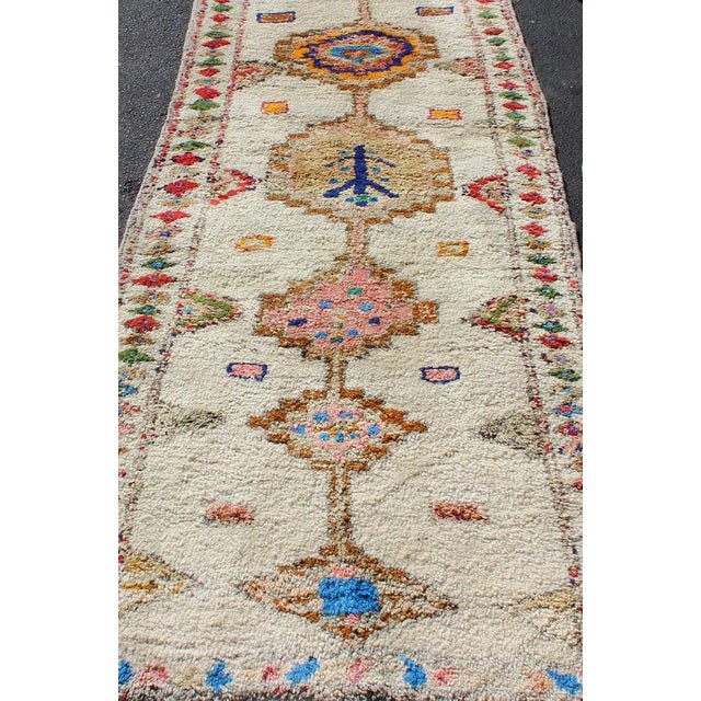 Vintage Turkish Tulu Runner With Ivory, Rose, Blue, and Multicolor 3'9 X 11'4 For Sale In Atlanta - Image 6 of 11